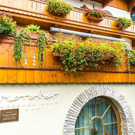 Moroder Haus Гостьовий будинок